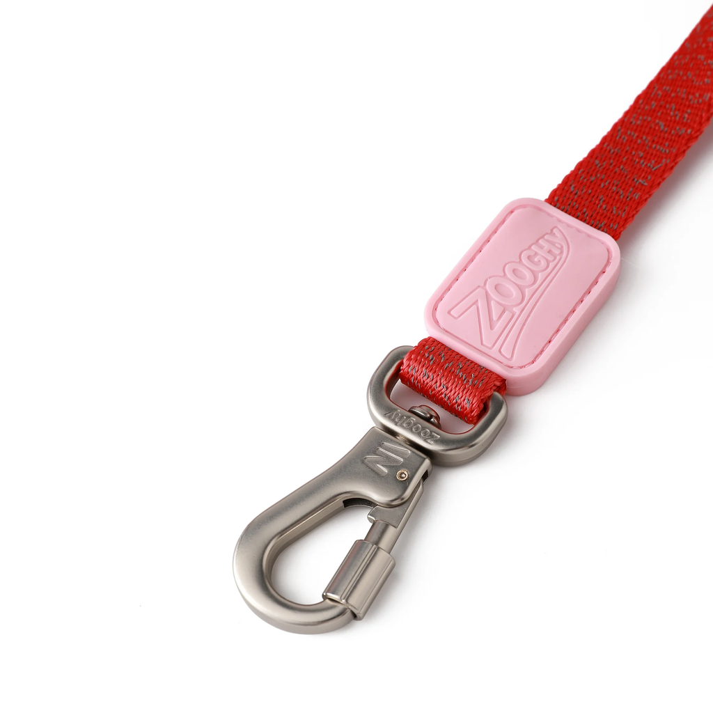 zooghy-dog-leash-red-glows-3.webp