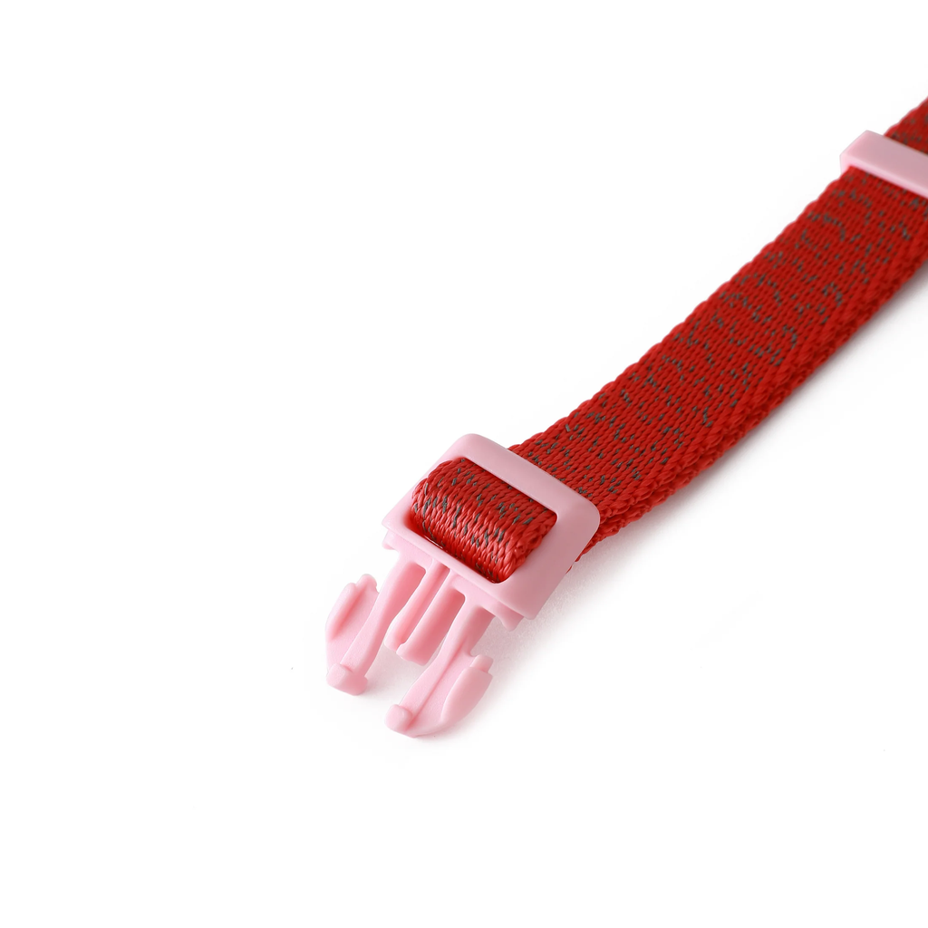 zooghy-dog-collar-glows-in-the-dark-red-1.webp